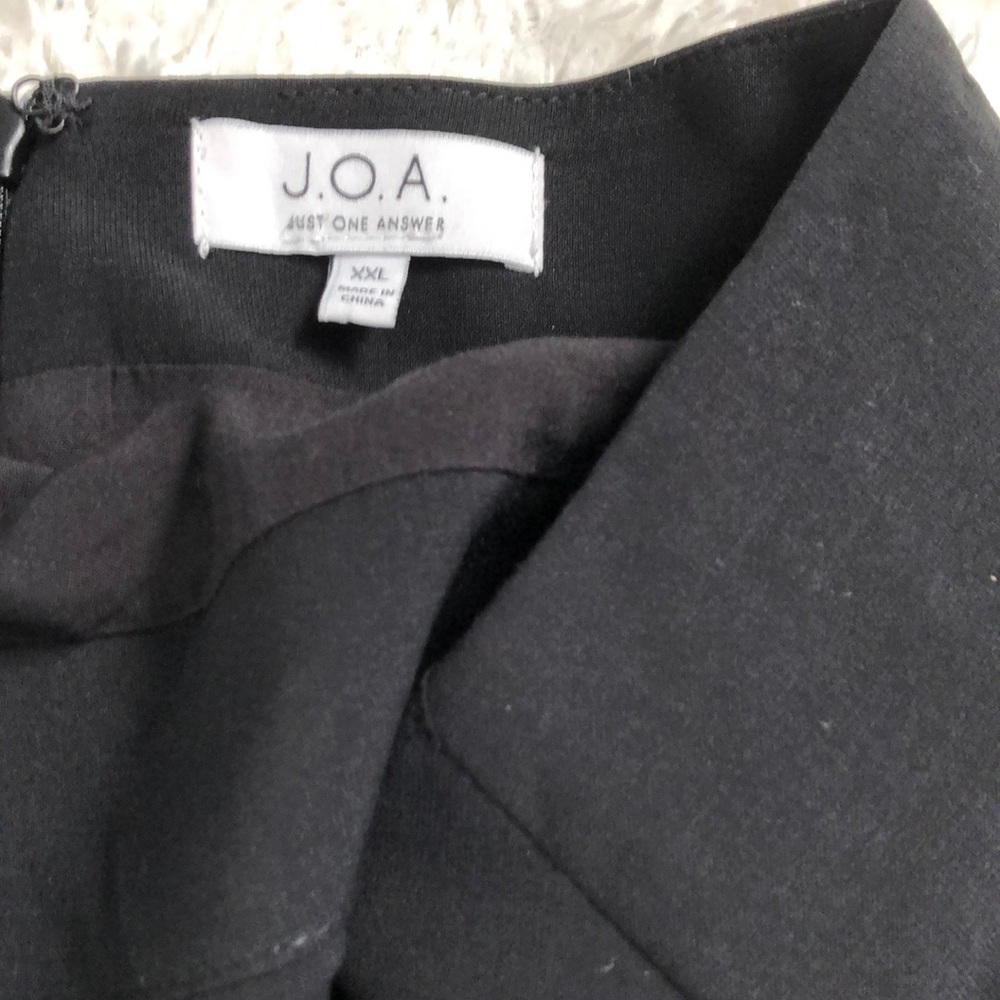 J.O.A black ruched front skirt. - Picture 2 of 3